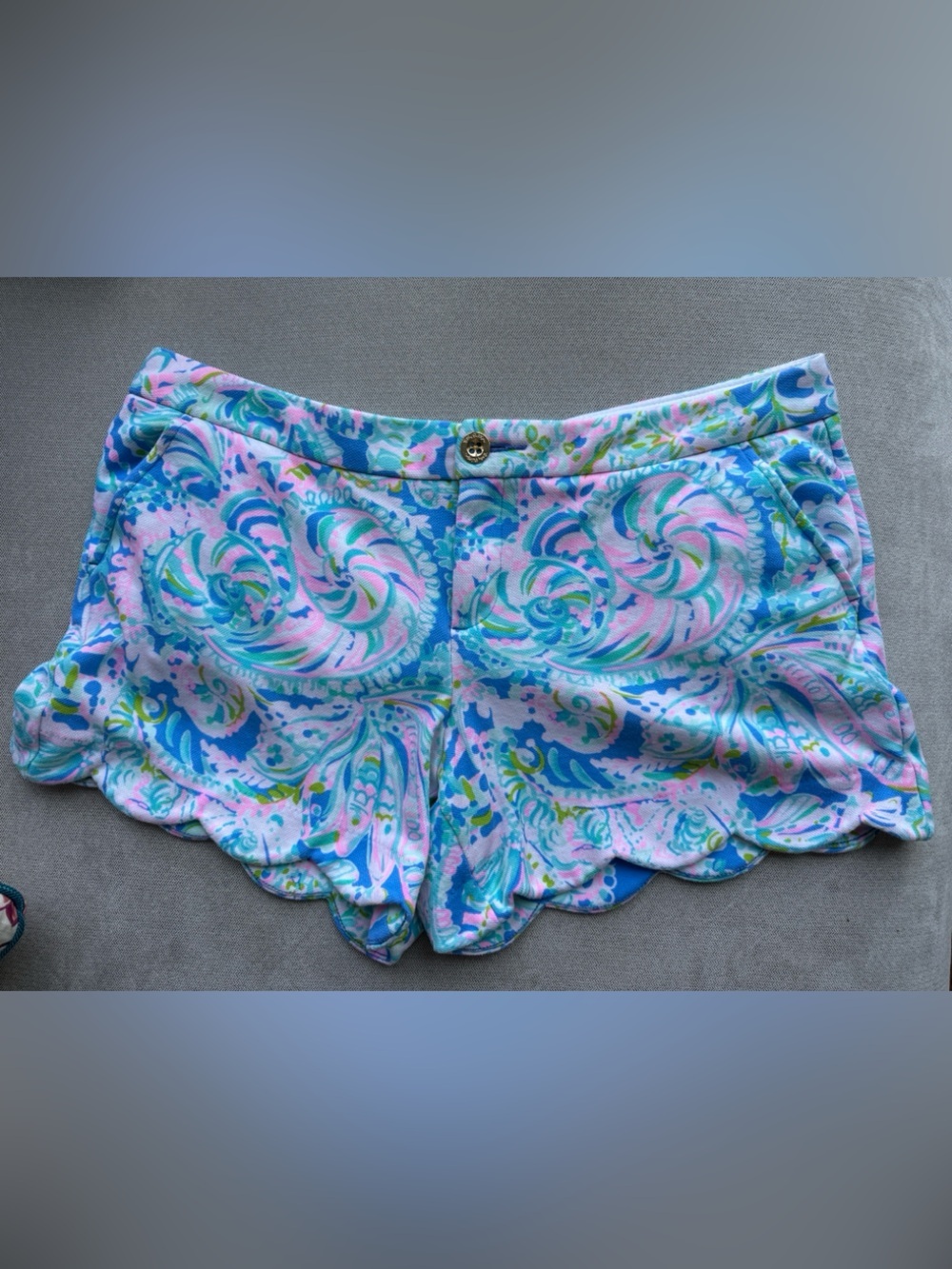 Lilly Pulitzer Knit Shorts Scalloped Hem with Blue and Pink 14 Pockets soft